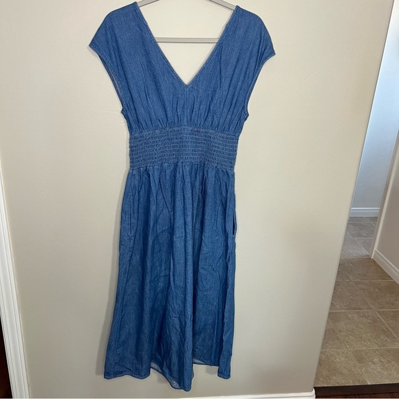 Old Navy Smocked Waist Midi Blue Denim Wash Dress size small - Picture 8 of 9